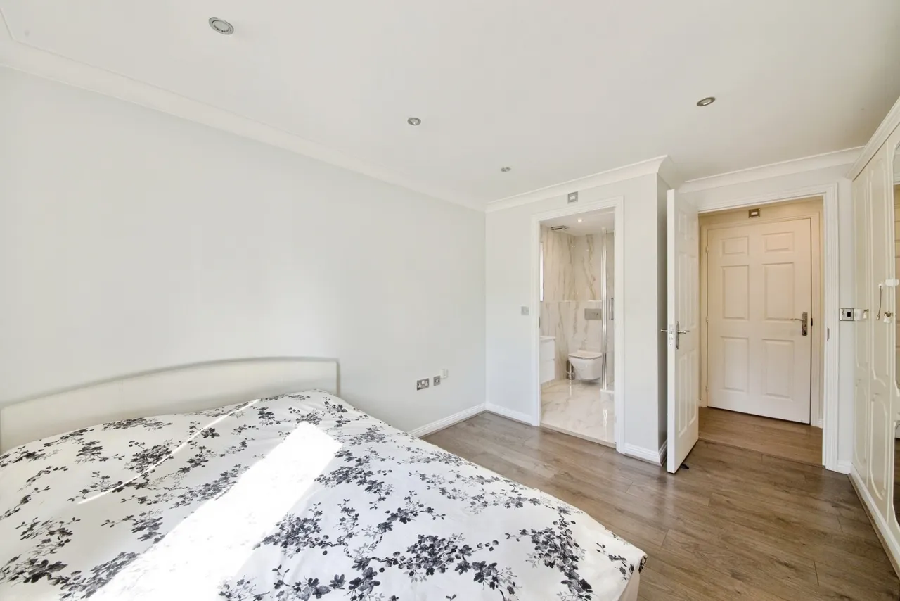 Stafford Close, London, N14, photo 22