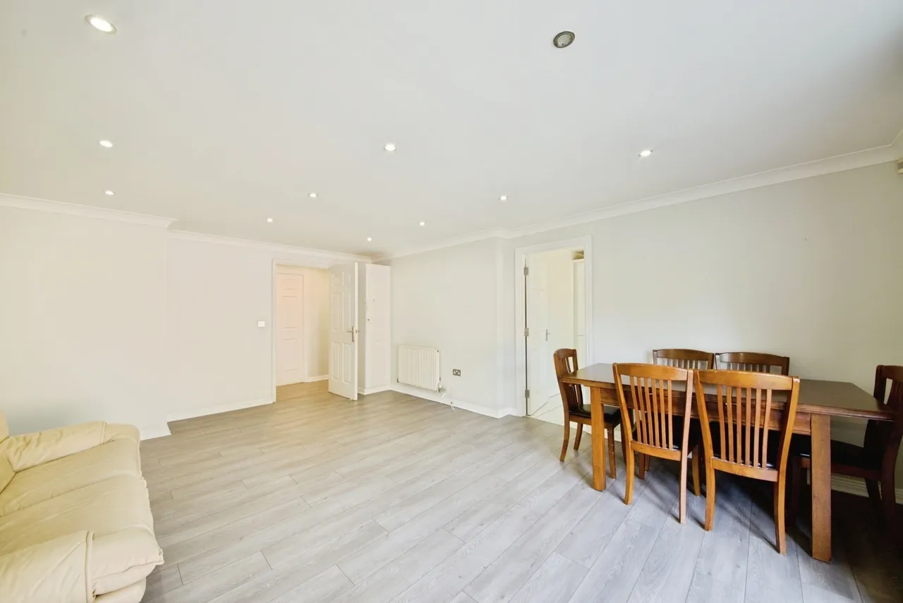 Stafford Close, London, N14, photo 27
