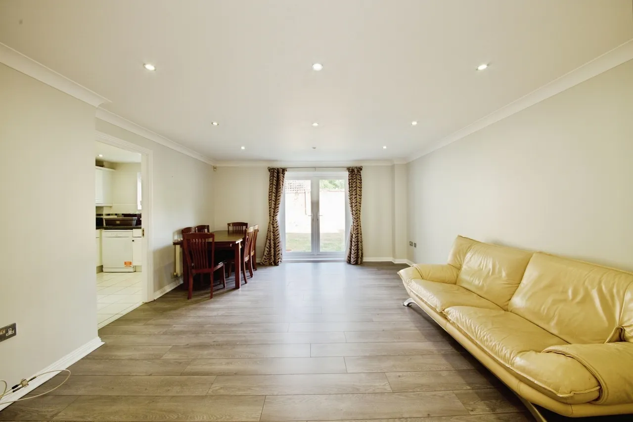 Stafford Close, London, N14, photo 8