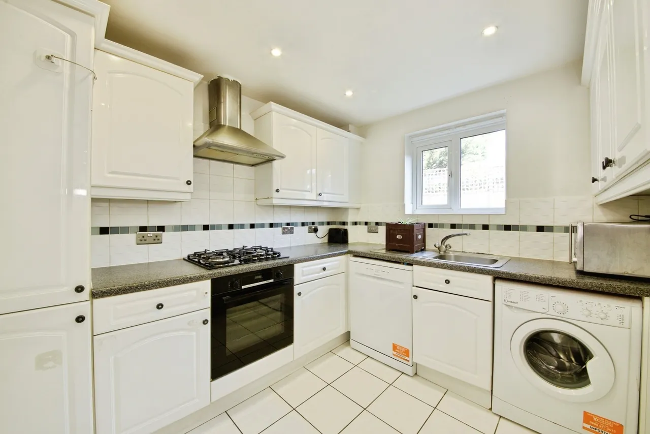 Stafford Close, London, N14, photo 15
