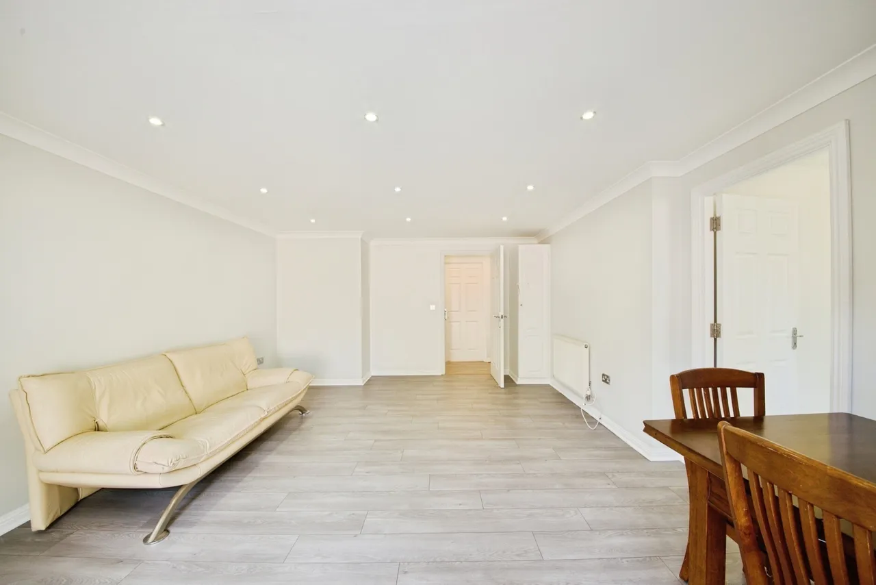 Stafford Close, London, N14, photo 26