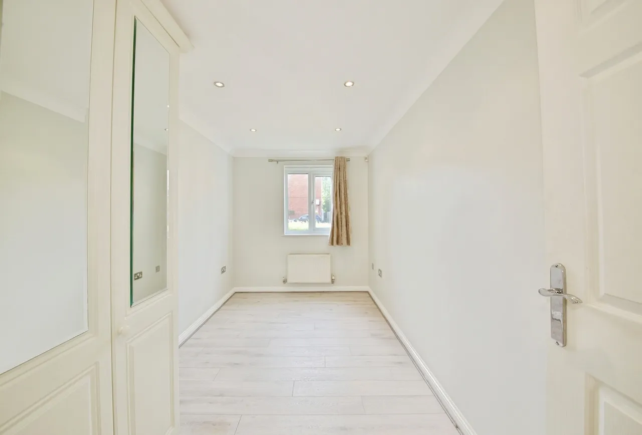 Stafford Close, London, N14, photo 14