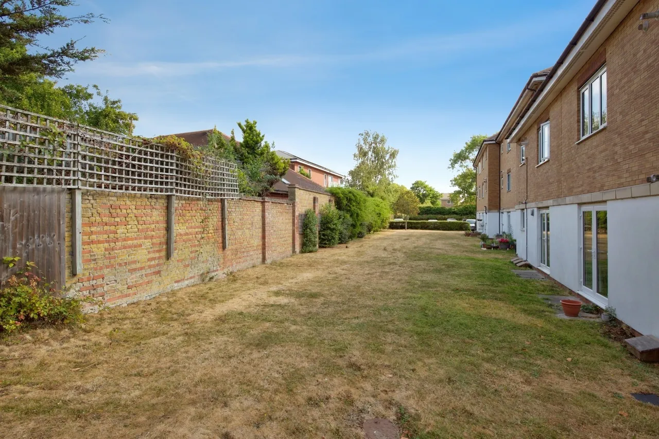 Stafford Close, London, N14, photo 23