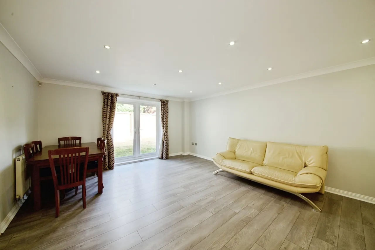 Stafford Close, London, N14, photo 13
