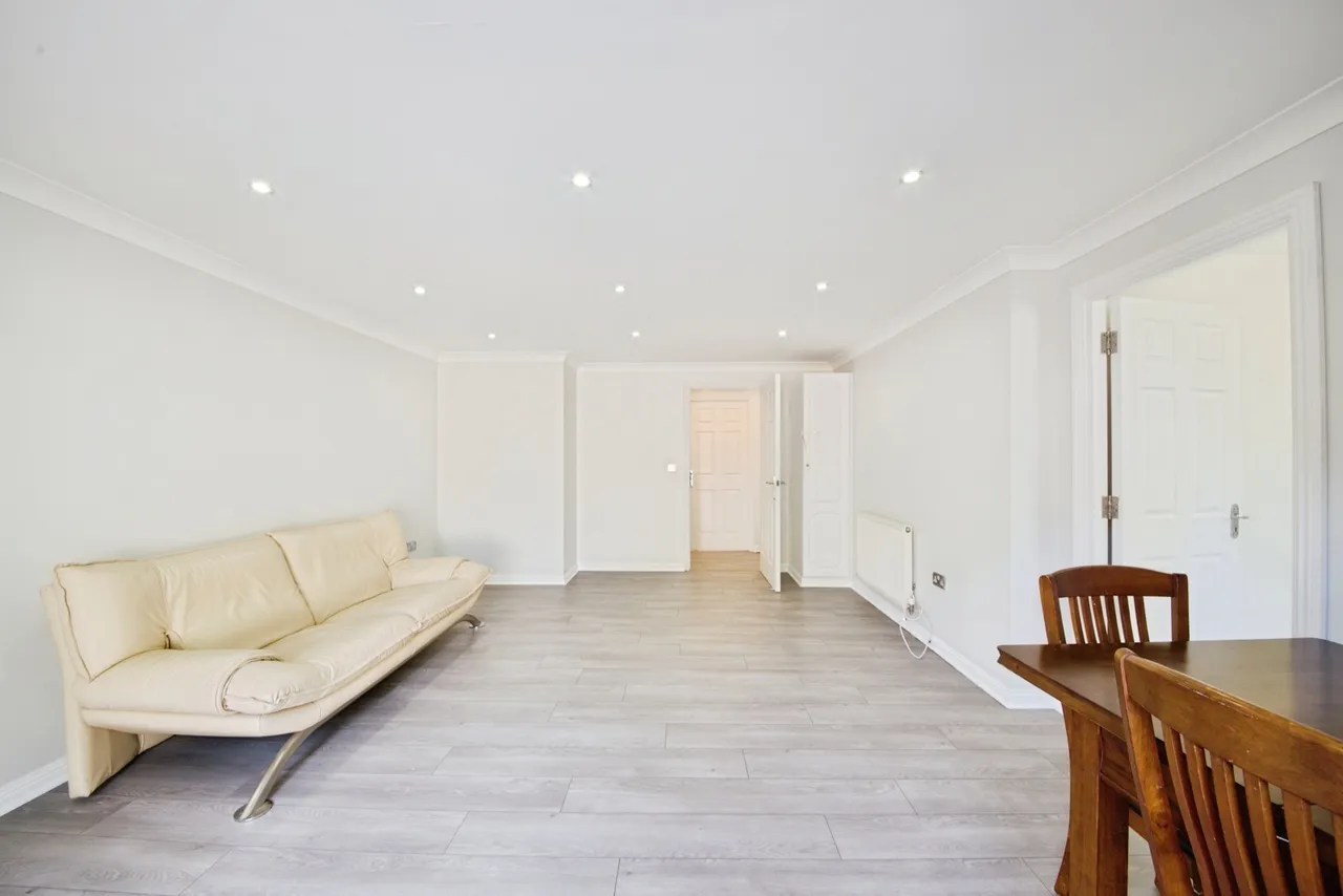 Stafford Close, London, N14, photo 17