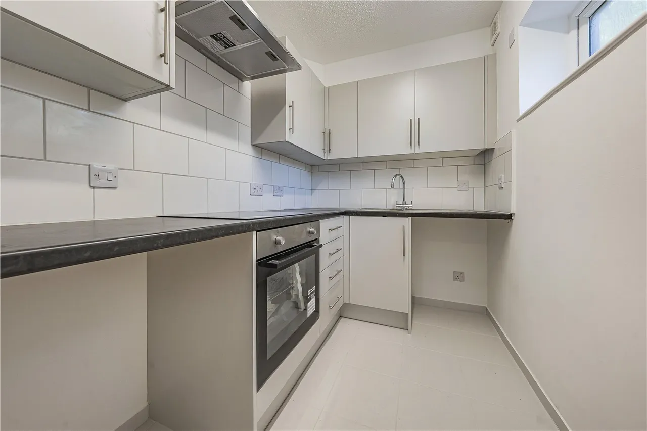 Clarkes Drive, Uxbridge, UB8, photo 5