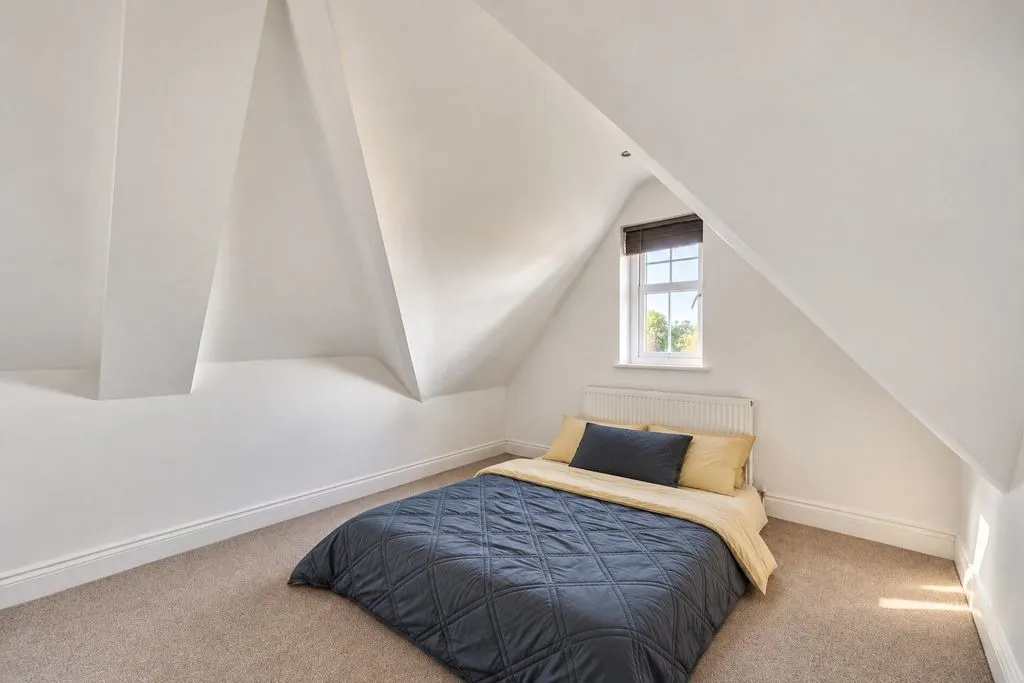 Hersham Road, Hersham, KT12, photo 8