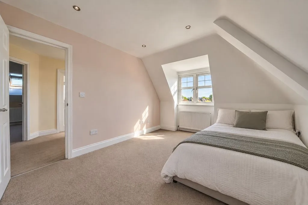 Hersham Road, Hersham, KT12, photo 7