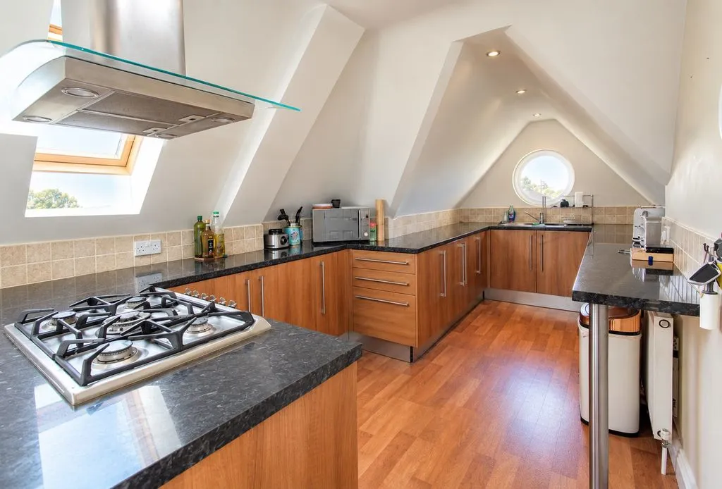 Hersham Road, Hersham, KT12, photo 4