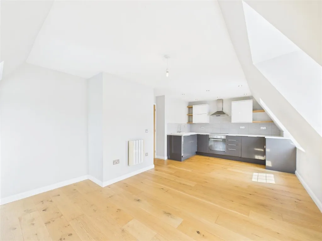 2 bed flat to rent, Love Lane, Cirencester