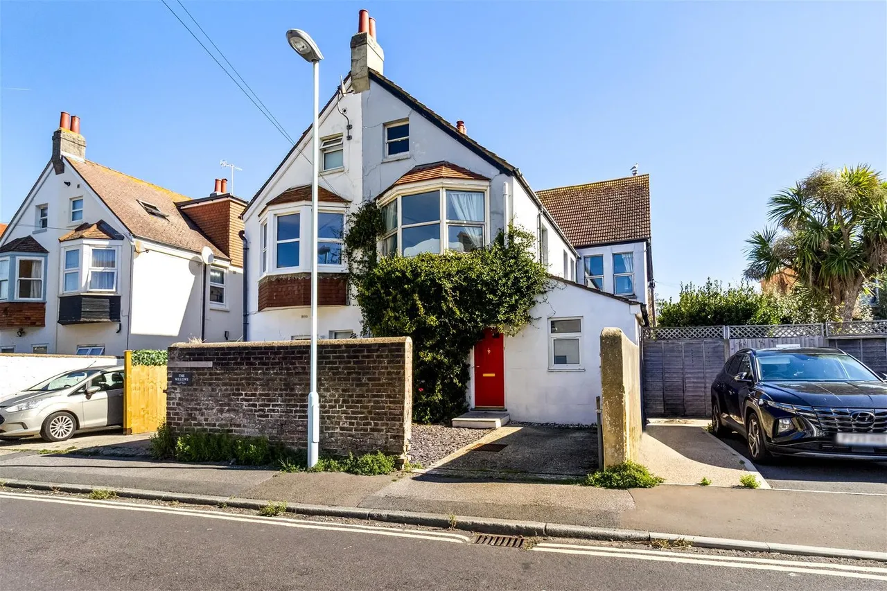 St. Georges Road, Worthing, photo 21