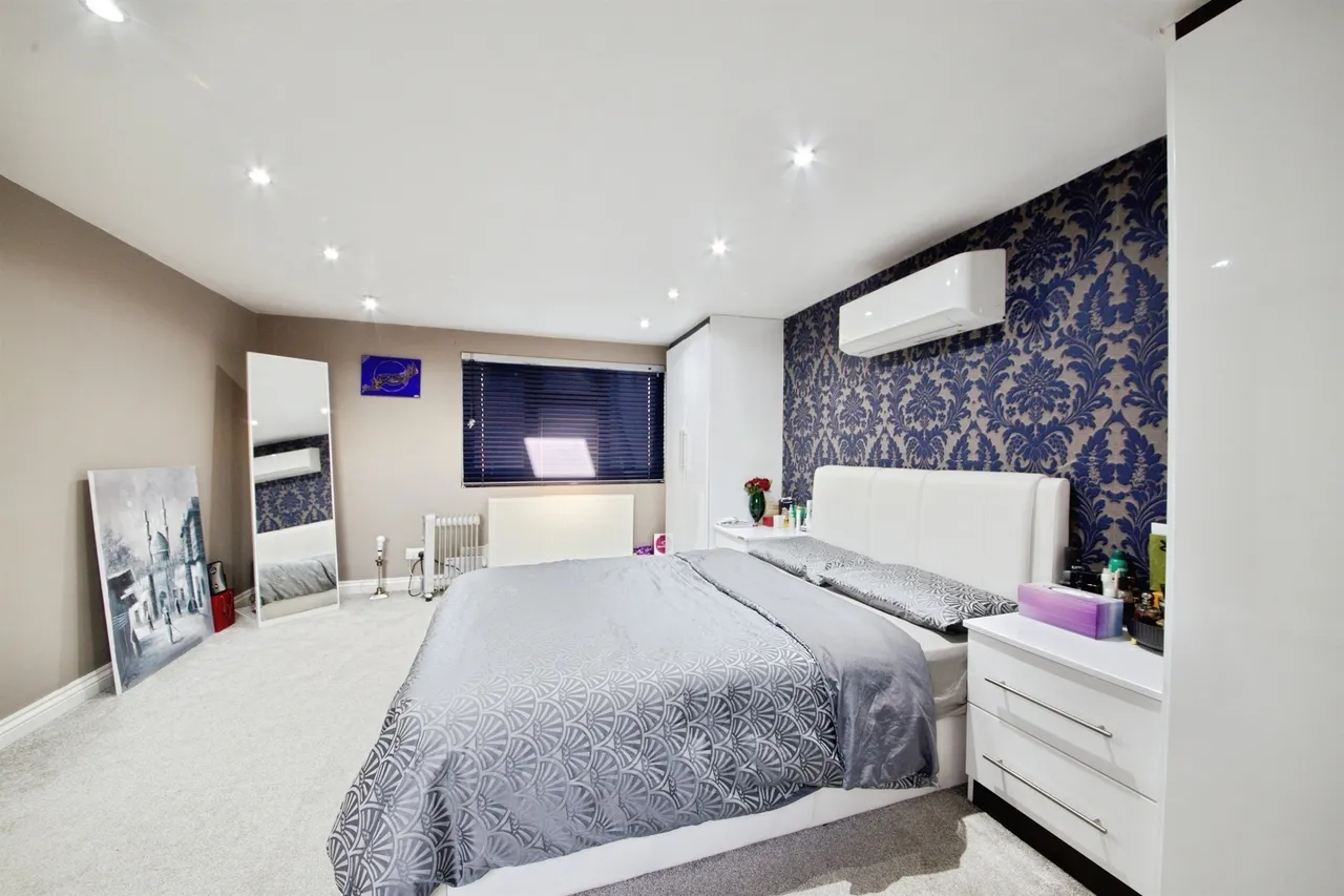Hurstbourne Gardens, Barking, photo 12