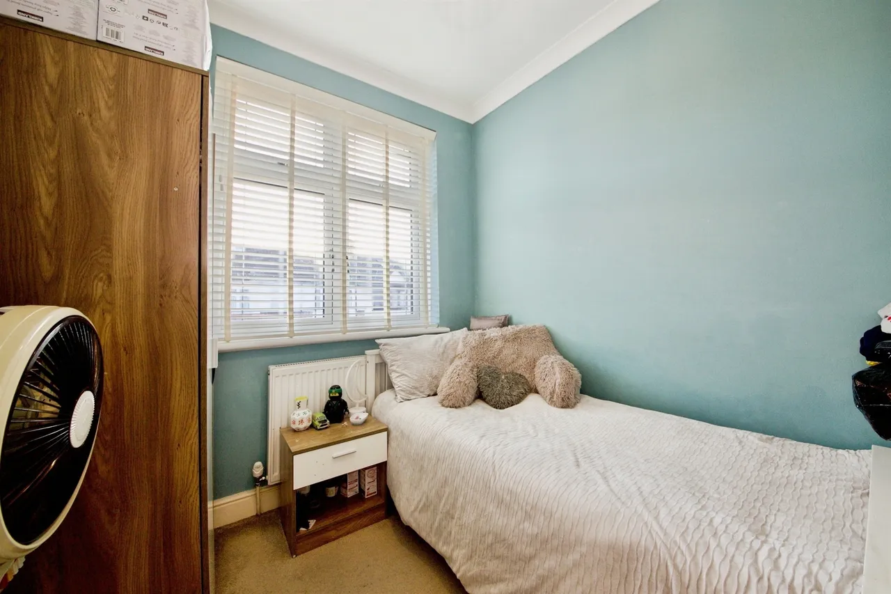 Hurstbourne Gardens, Barking, photo 11