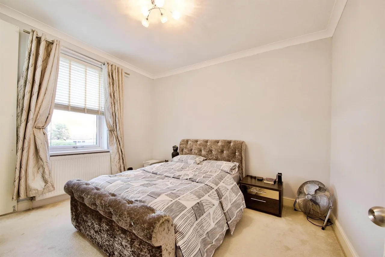 Hurstbourne Gardens, Barking, photo 9