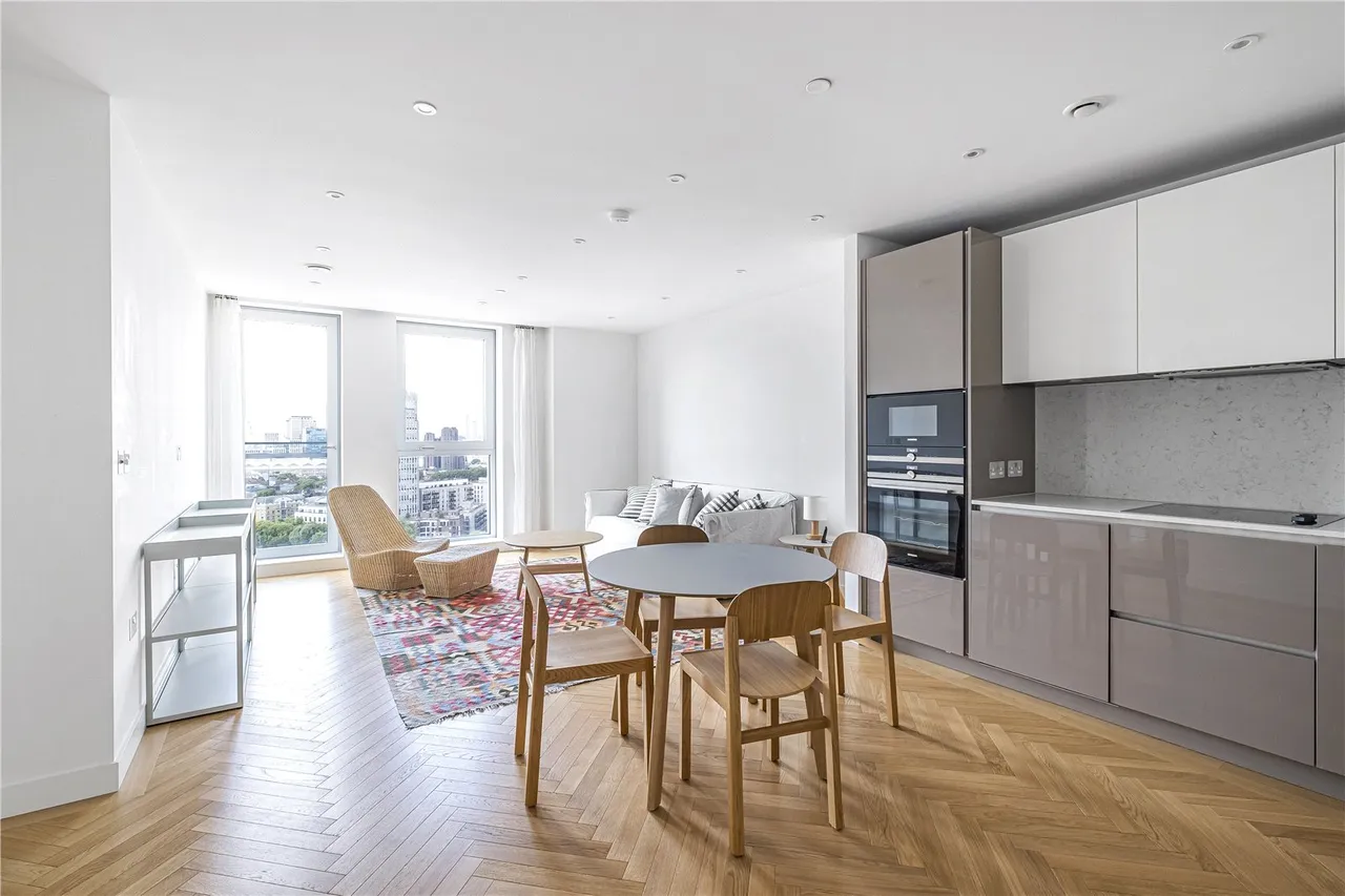 2 bed flat to rent, Southwark Bridge Road, London, SE1
