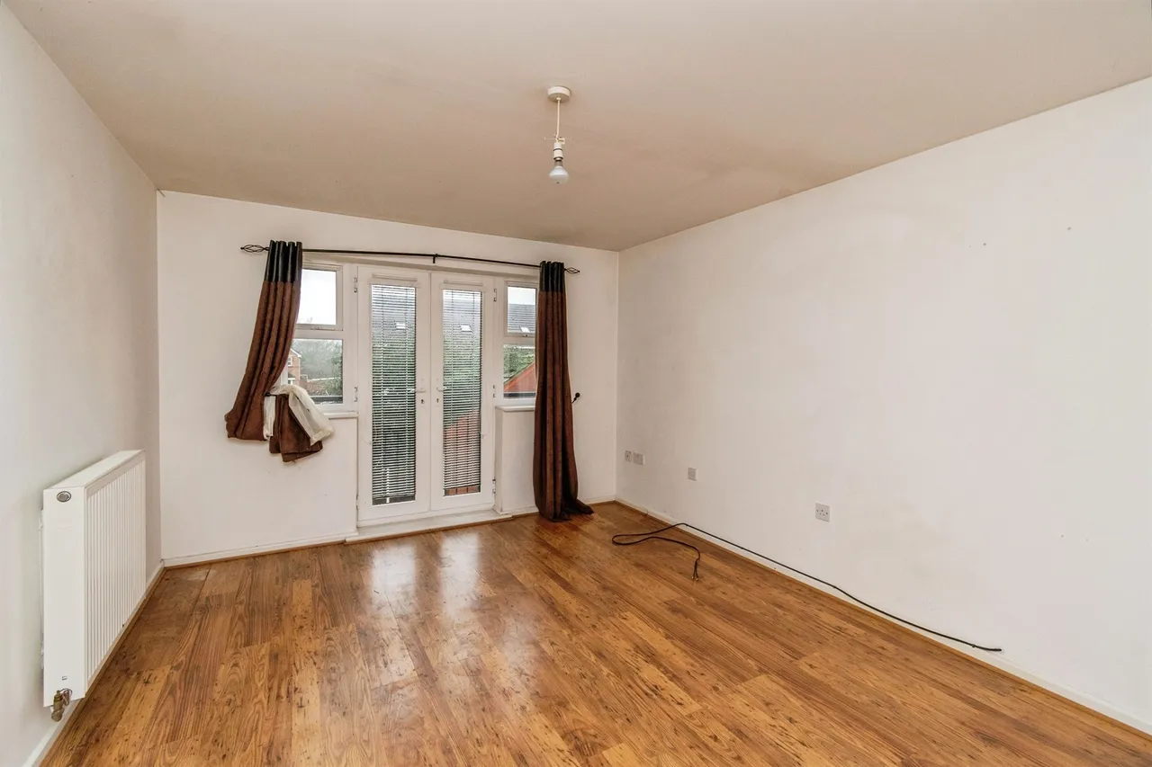 2 bed flat for sale — Manifold Way, Wednesbury