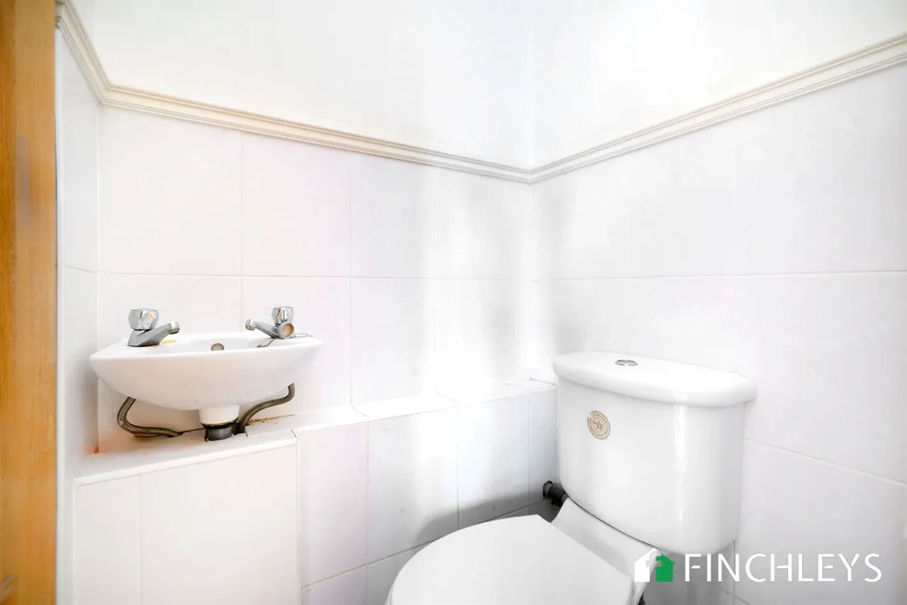 Lyndhurst Gardens, London, N3, photo 12