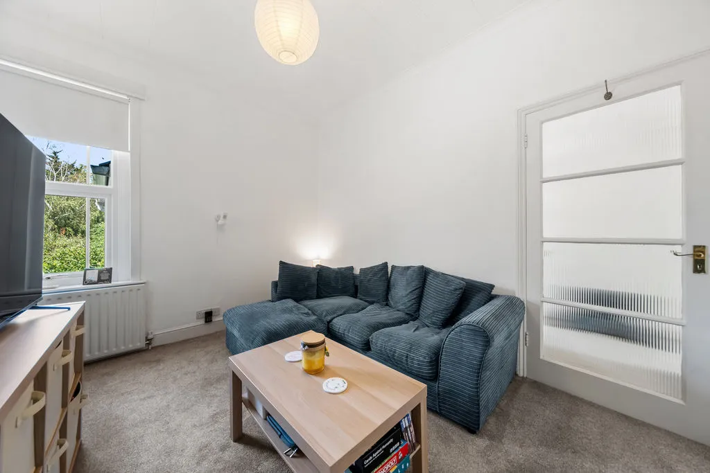 Laburnum Road, Chertsey KT16 8BY, photo 6