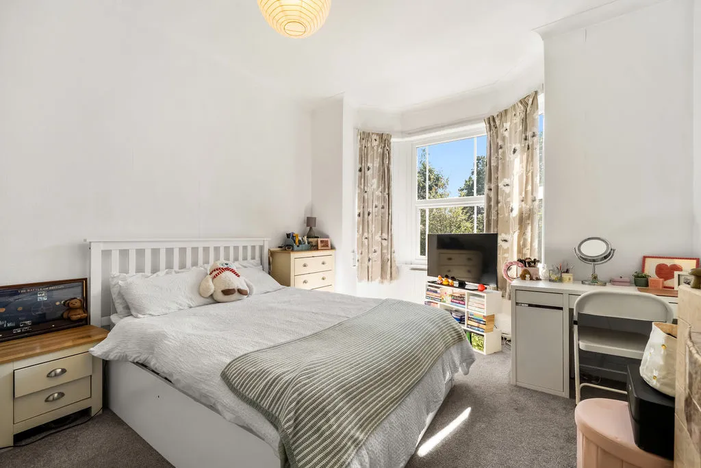 Laburnum Road, Chertsey KT16 8BY, photo 9