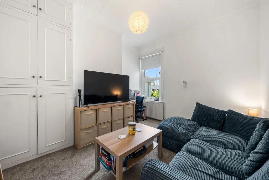 Laburnum Road, Chertsey KT16 8BY, photo 5