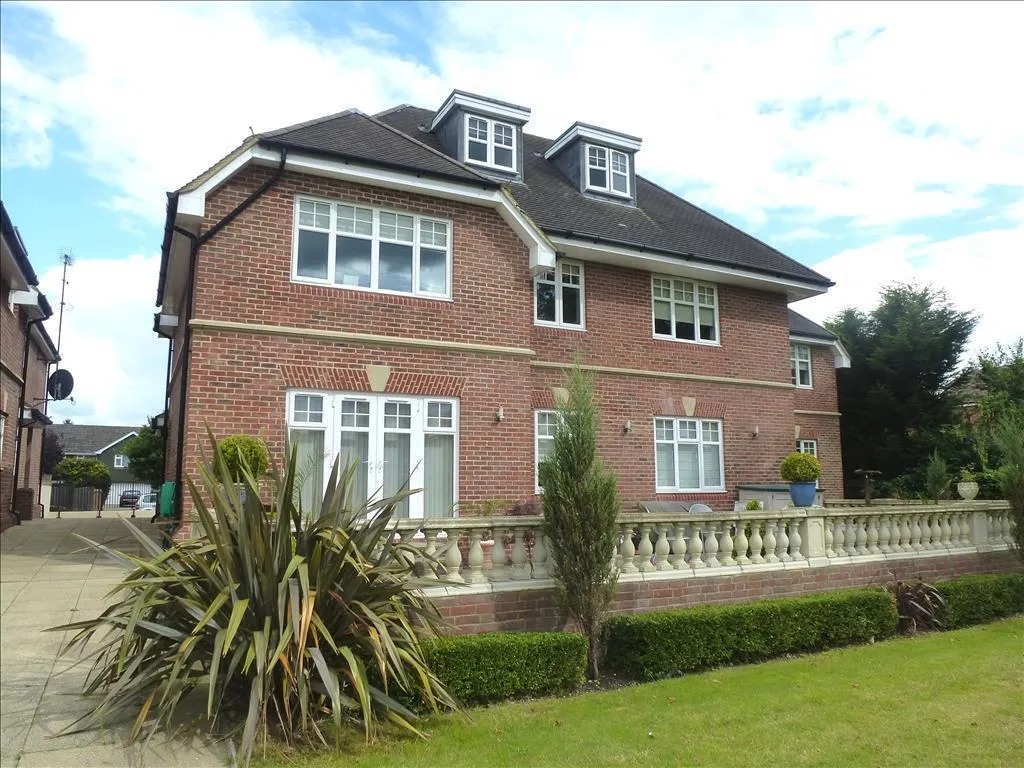 2 bed flat to rent, Shoppenhangers Road, Maidenhead, SL6