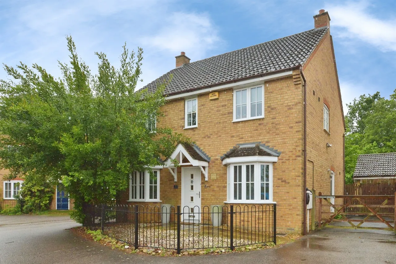 4 bed house for sale — Tennant Close, Grange Farm, Milton Keynes