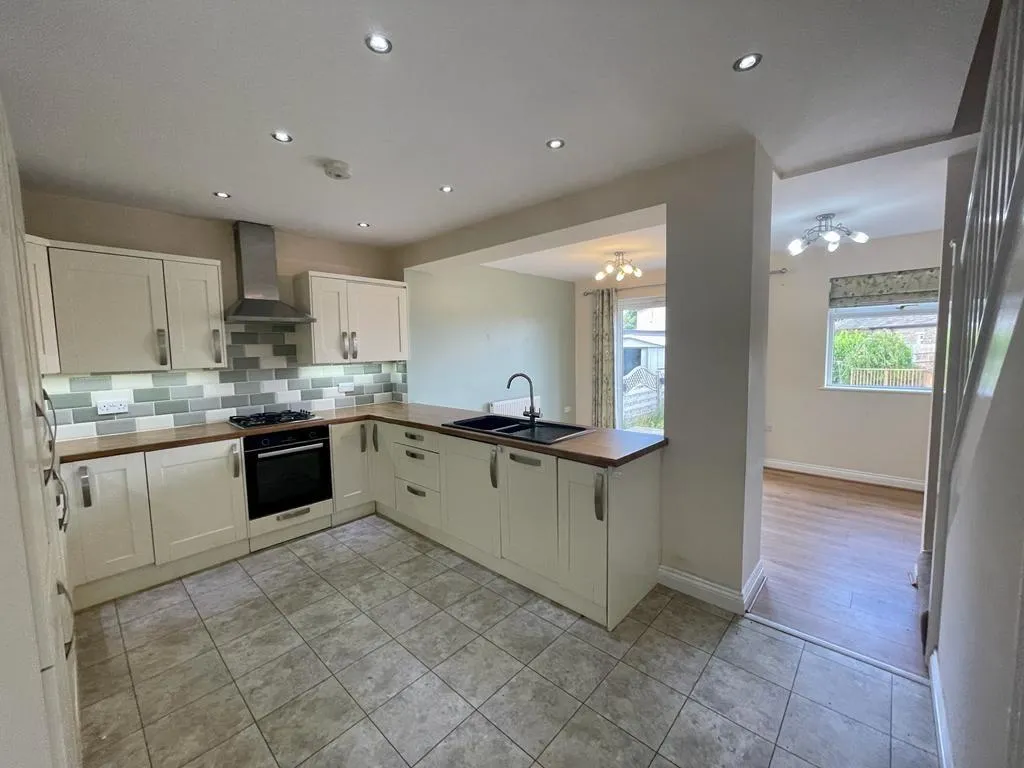 Hall Way, Sutton-in-Craven, Keighley, BD20 7NJ, photo 2