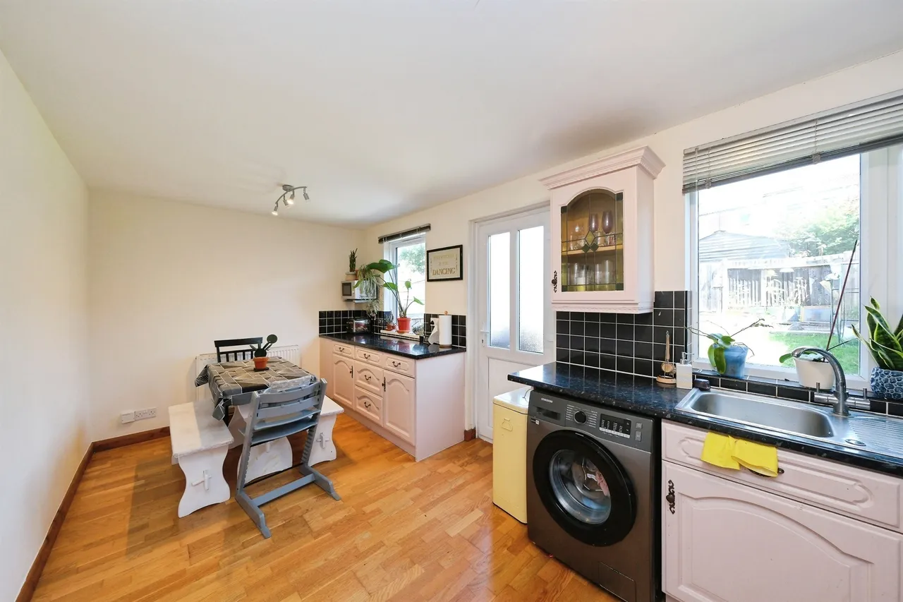 Field Court, Kilburn, DE56, photo 4