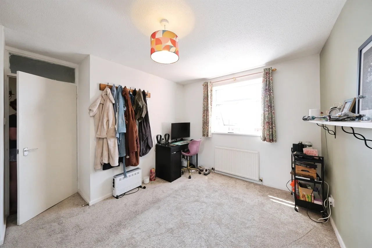 Field Court, Kilburn, DE56, photo 6