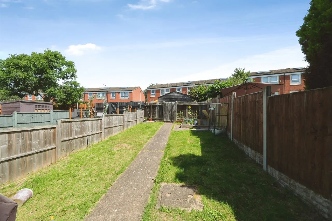 Field Court, Kilburn, DE56, photo 12