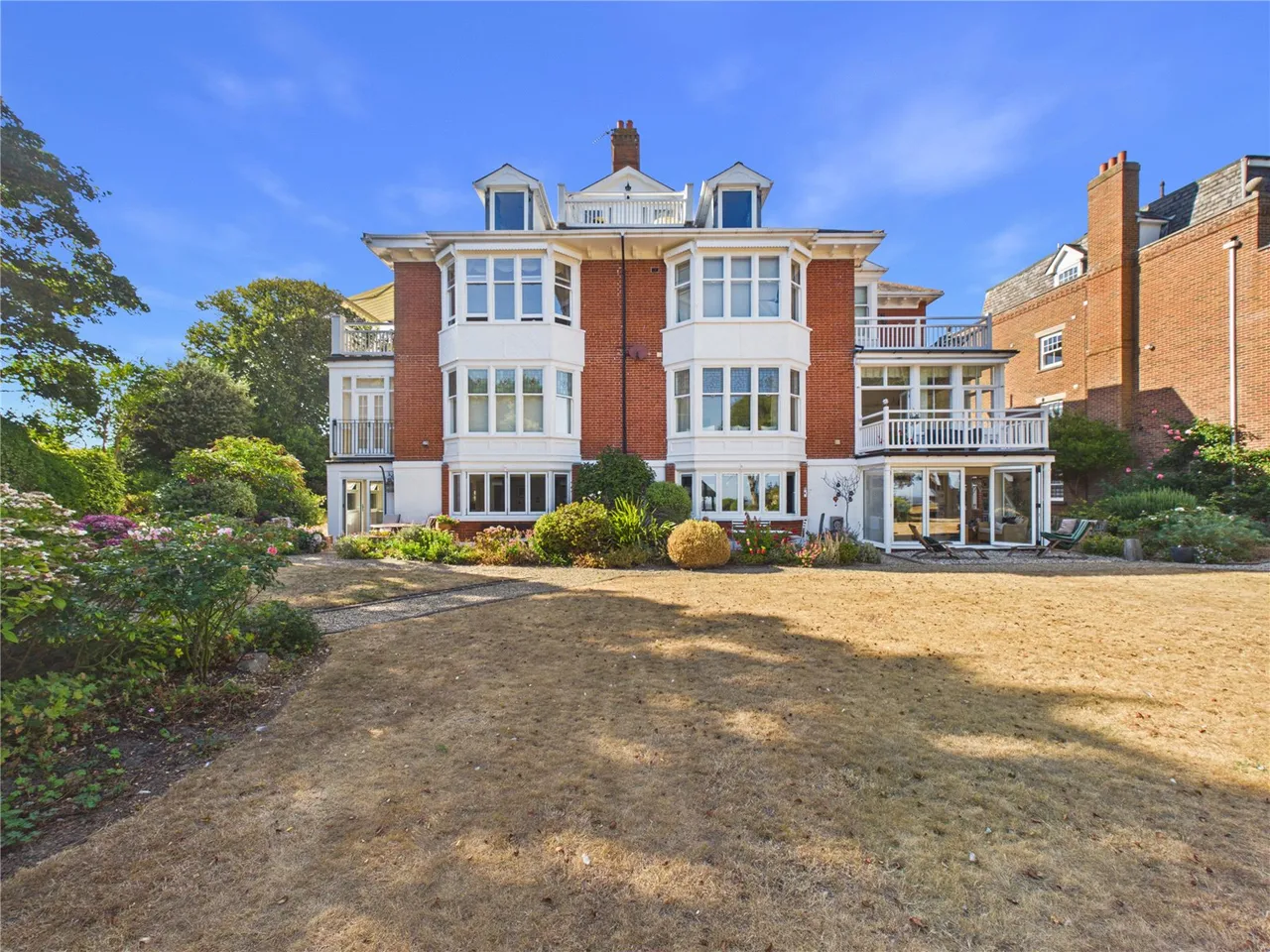 2 bed flat for sale, Golf Road, Felixstowe, IP11