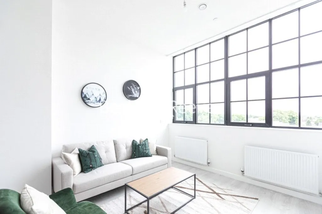 2 bed flat to rent, Carnation Gardens, Hayes, UB3