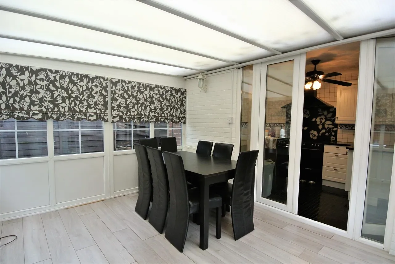Long Lane, Stanwell, Staines-Upon-Thames, Surrey, TW19 7AJ, photo 11