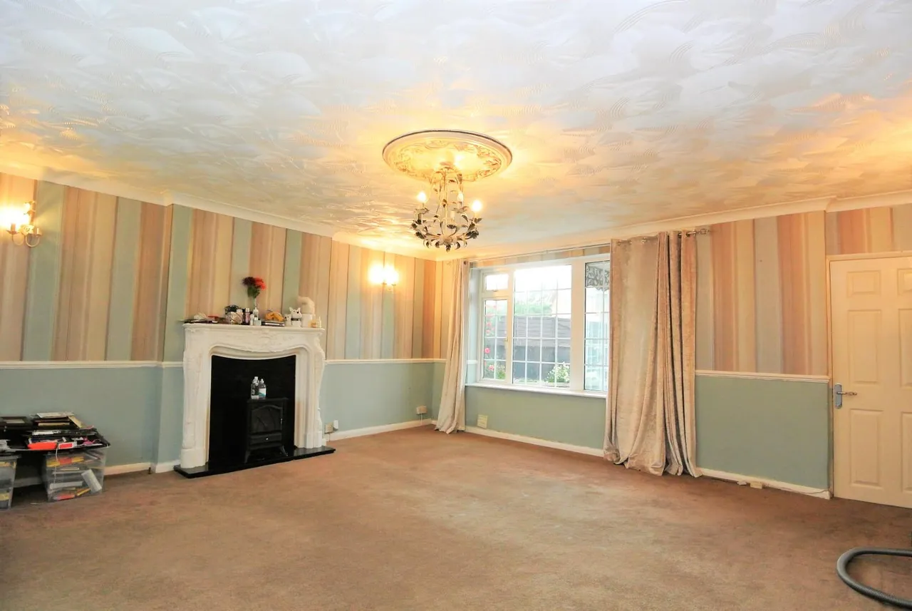 Long Lane, Stanwell, Staines-Upon-Thames, Surrey, TW19 7AJ, photo 4