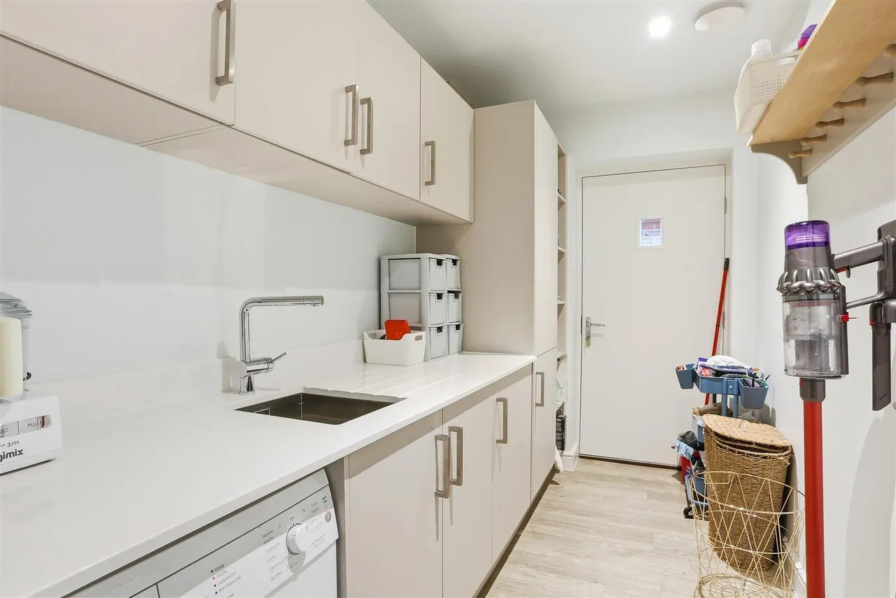 Halliday Close, Ewell, KT17 1AZ, photo 12