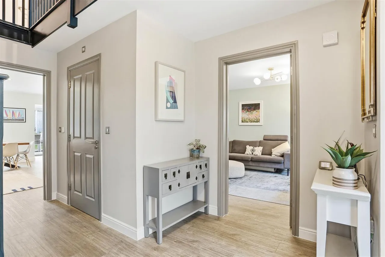 Halliday Close, Ewell, KT17 1AZ, photo 3