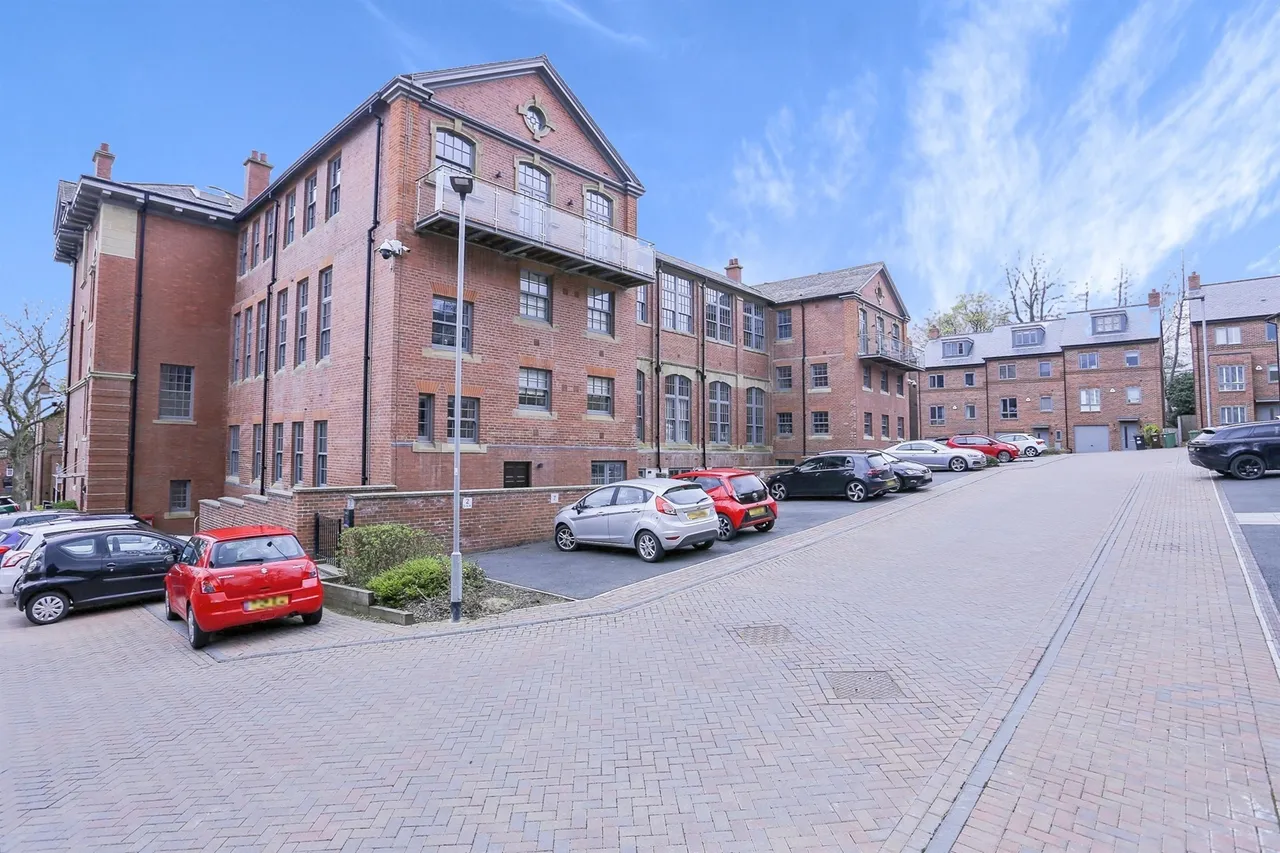 The Old School House, LS6, photo 13