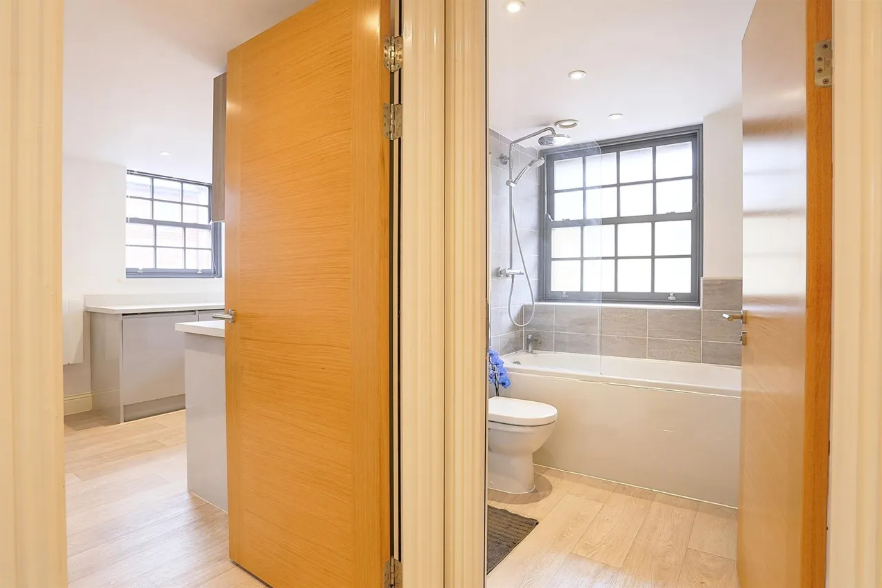 The Old School House, LS6, photo 9