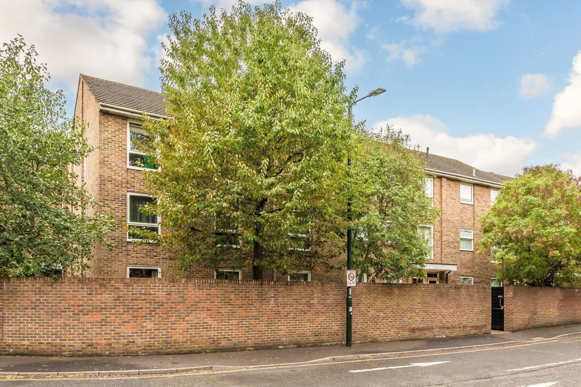 1 bed property for sale, Arragon Road, TW1