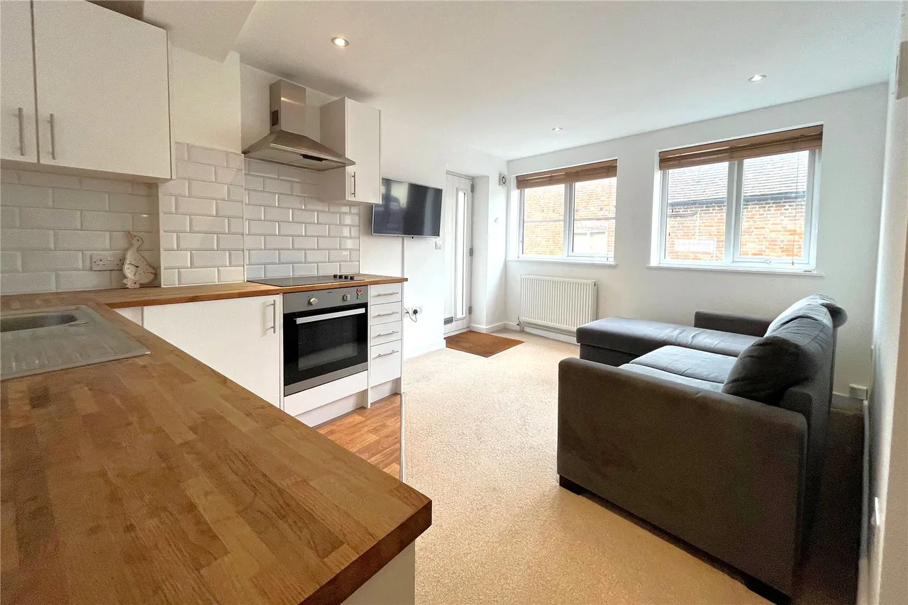 Bentley, Farnham, Hampshire, GU10 5HY, photo 4
