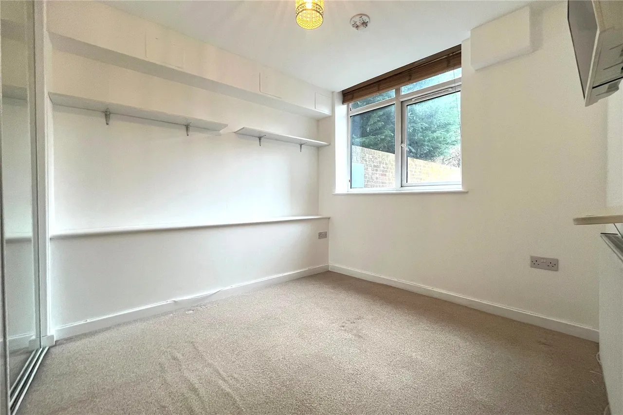 Bentley, Farnham, Hampshire, GU10 5HY, photo 6