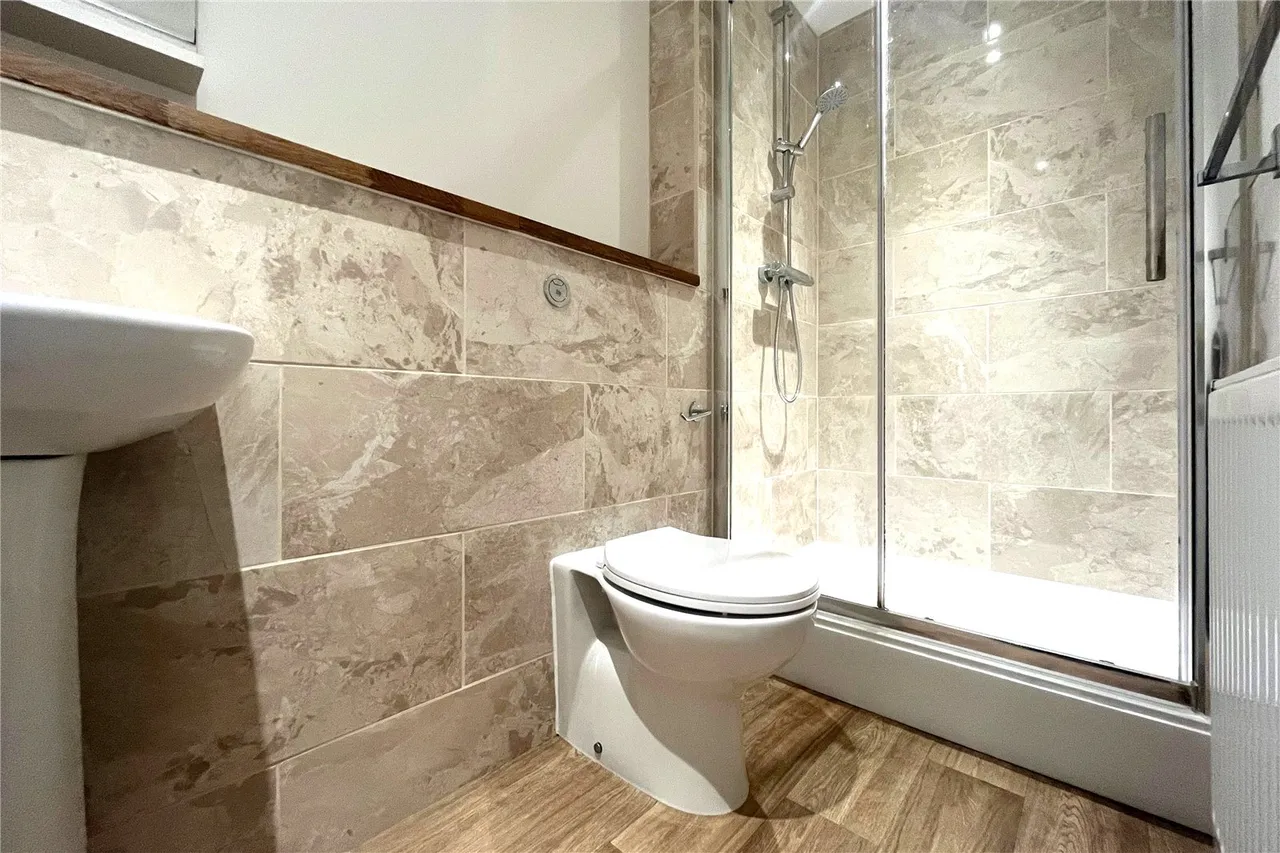 Bentley, Farnham, Hampshire, GU10 5HY, photo 7