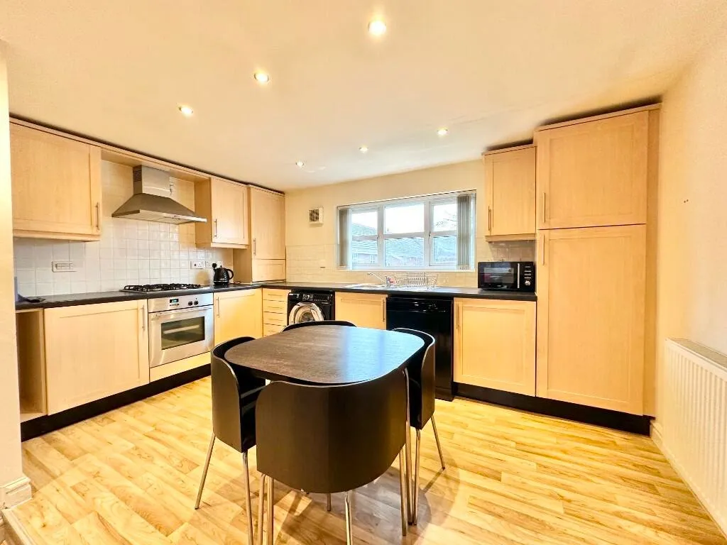 Balliol Court, Sale, M33, photo 4