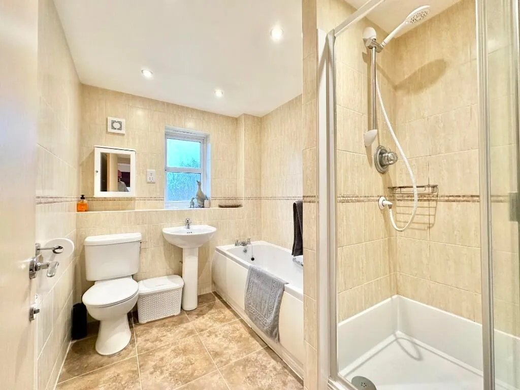 Balliol Court, Sale, M33, photo 7