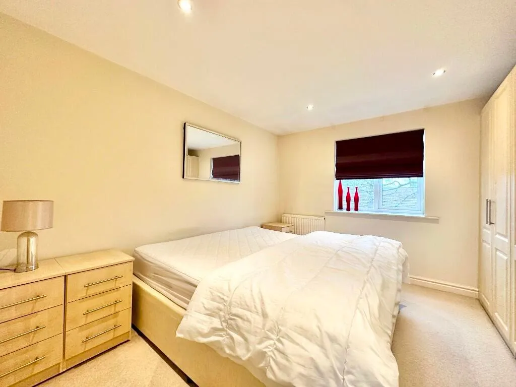 Balliol Court, Sale, M33, photo 5