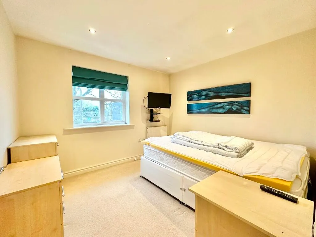 Balliol Court, Sale, M33, photo 6