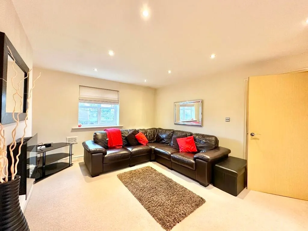 Balliol Court, Sale, M33, photo 8