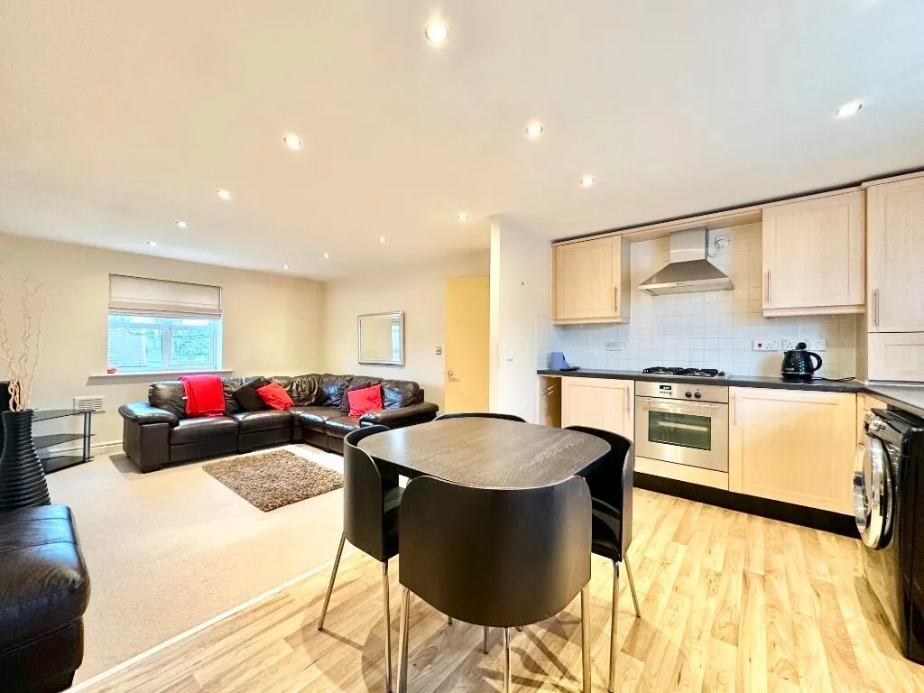 Balliol Court, Sale, M33, photo 2