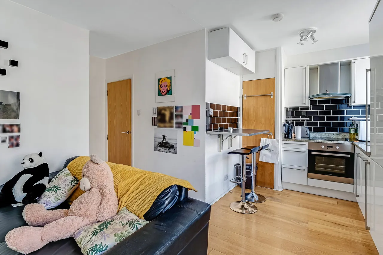 Queens Crescent, Kentish Town, NW5, photo 5