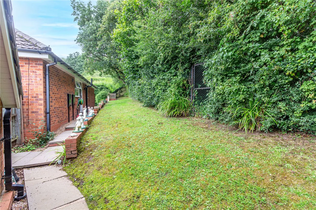 Fernwood Close, Redditch, Worcestershire, B98 7TN, photo 17